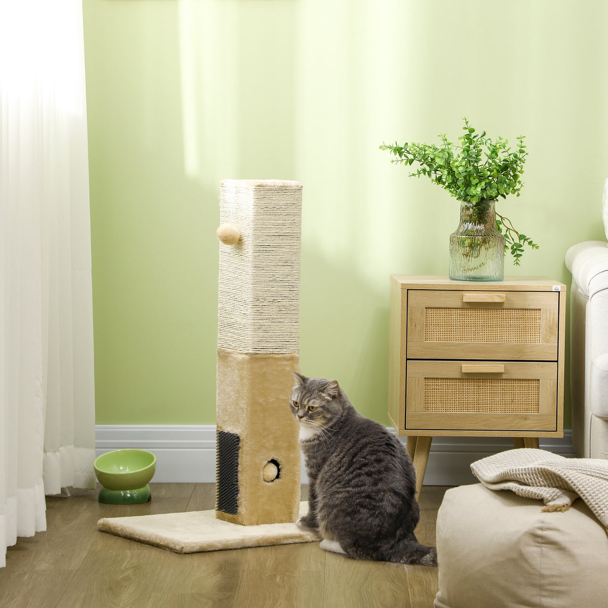 Poteau à gratter pour chat griffoir pour chat balle avec clochette 2 brosses de toilettage 59,5 x 39 x 79 cm beige crème